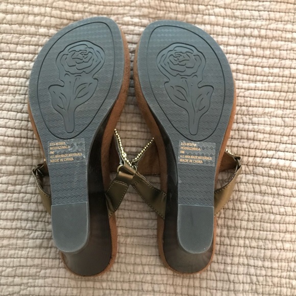 White Mountain Beaded Wedge Sandals - Picture 4 of 6